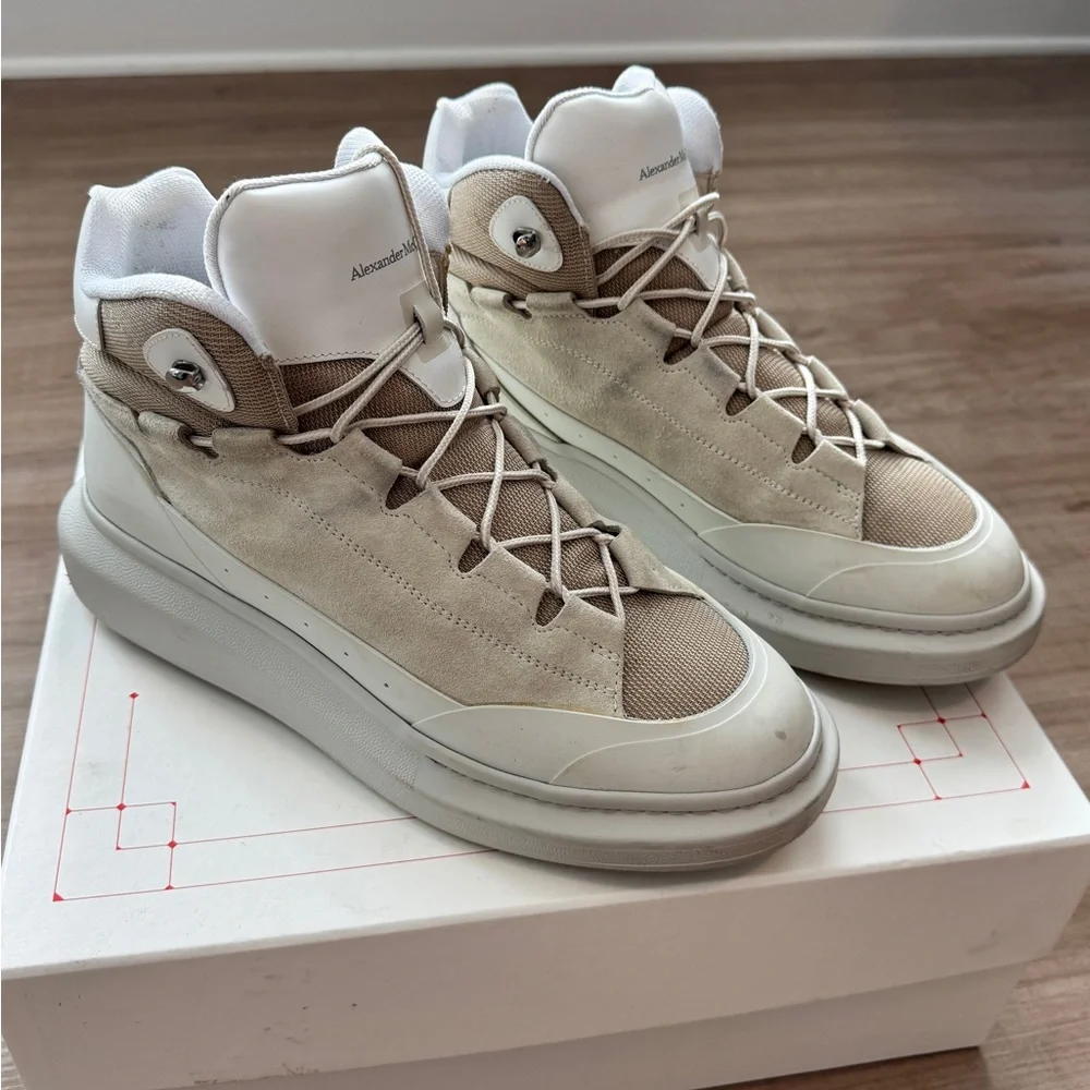 Alexander McQueen Men's Cream and White Sneakers - Picture 1 of 6